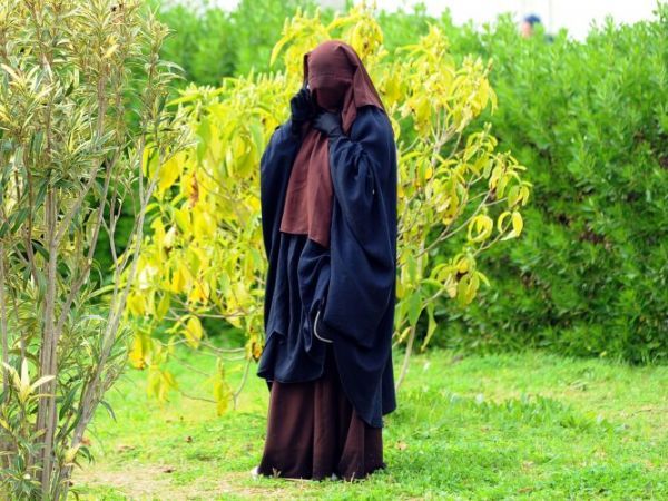 Kisah Wanita Bercadar Di Sebuah Kereta London